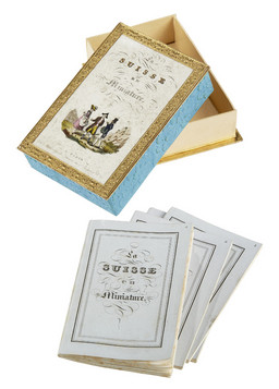 Scatola con decorazione in rilievo, in parte dorata, contenente 5 libricini